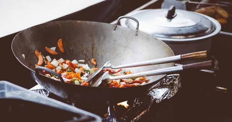 Recettes asiatiques rapides à faire au wok : 15 idées prêtes en 15 minutes